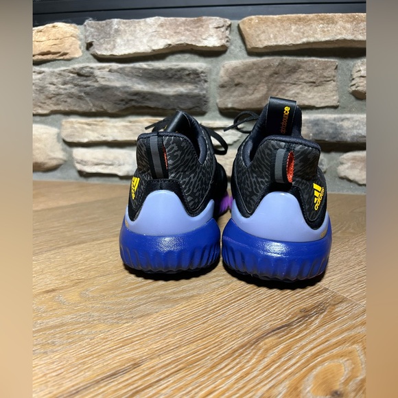 Men’s size 8.5 adidas Alphabounce main image 6